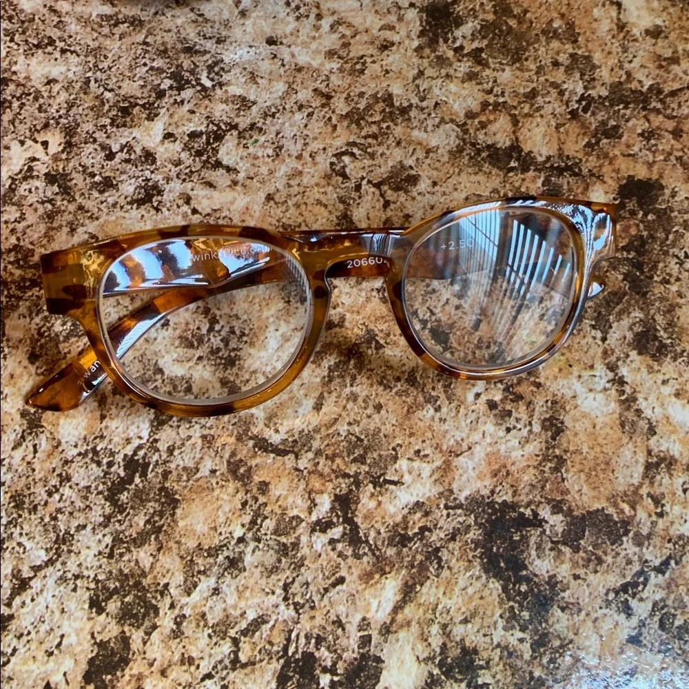 🌹wink by icu eyewear • EUC Tortoiseshell Round Frame reading glasses - +2.50